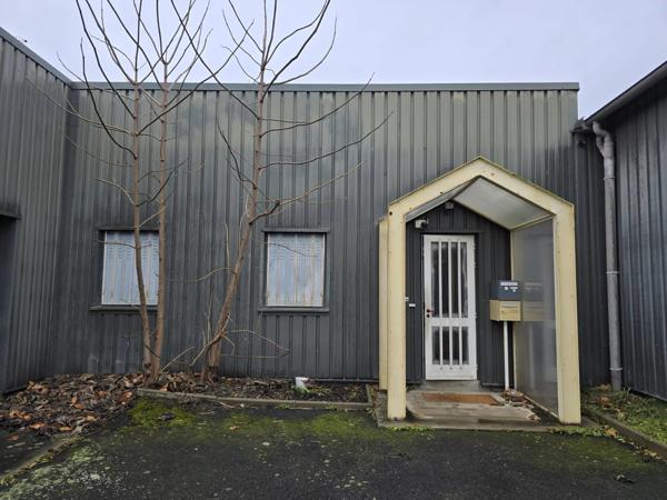 Location Bureau 1 pièces 26 m2 à Sainte-Florine