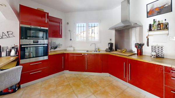 La Crau -Belle maison de 128 m² avec piscine, au calme et proche des commodités avec piscine