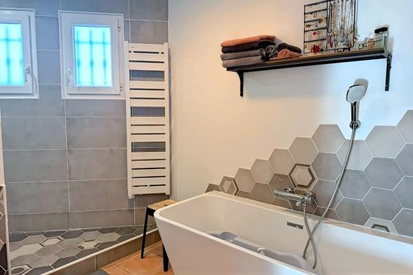 La Crau -Belle maison de 128 m² avec piscine, au calme et proche des commodités avec piscine