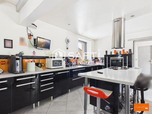 BELLE LONGÈRE DE 160 M² À LA CHAPELLE-AU-RIBOUL