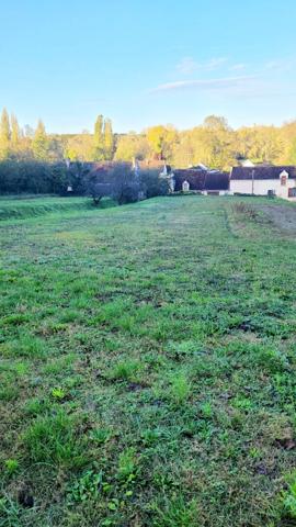 Terrain constructible + caves: Proche Loches