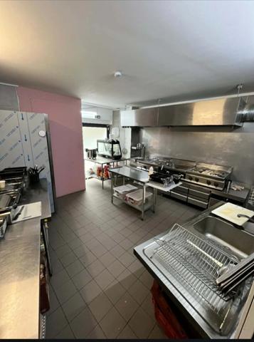 À VENDRE – FONDS DE COMMERCE RESTAURATION STREET FOOD – EMPLACEMENT N°1 – NANTES CENTRE