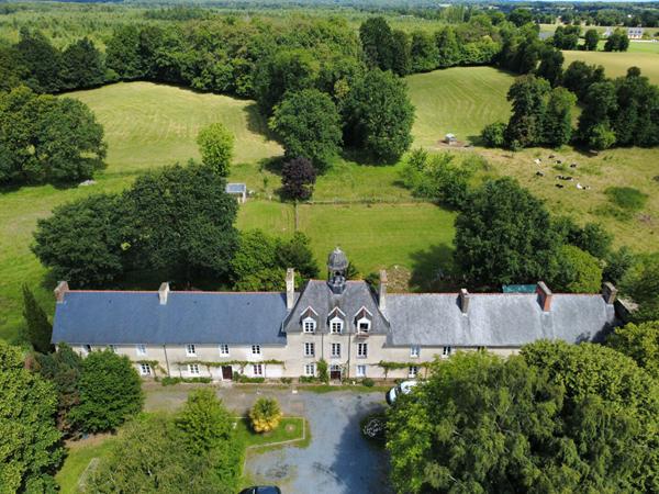Ancien Presbytère de caractère ? Ensemble immobilier de rapport au coeur de Saint-Méen-le-Grand