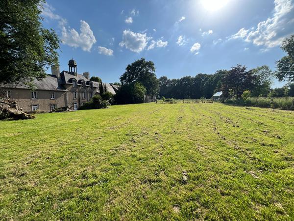 Ancien Presbytère de caractère ? Ensemble immobilier de rapport au coeur de Saint-Méen-le-Grand