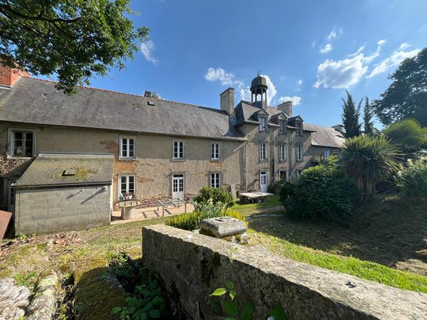 Ancien Presbytère de caractère ? Ensemble immobilier de rapport au coeur de Saint-Méen-le-Grand