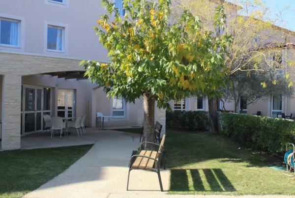 INVESTISSEMENT LOCATIF – Parignargues – Résidence EHPAD Château Notre-Dame - 7 % de rentabilité