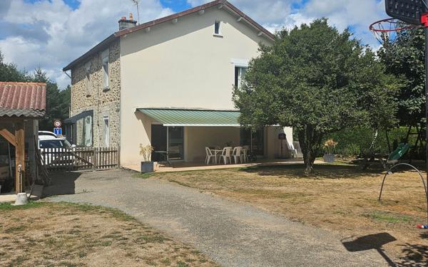 Maison à vendre    7 pièces • 196 m2 Rilhac-Rancon