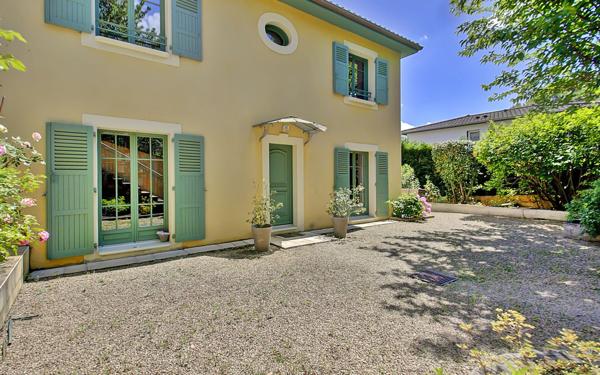 Maison à vendre    7 pièces • 140 m2 Saint-Cyr-au-Mont-d'Or