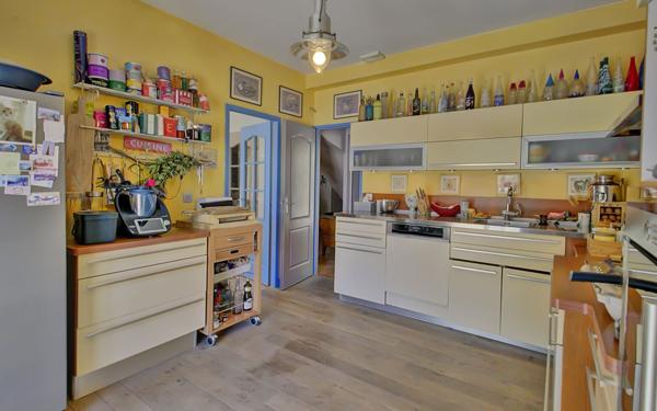 Maison à vendre    7 pièces • 140 m2 Saint-Cyr-au-Mont-d'Or