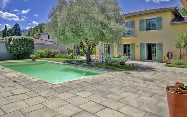 Maison à vendre    7 pièces • 140 m2 Saint-Cyr-au-Mont-d'Or