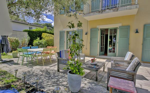 Maison à vendre    7 pièces • 140 m2 Saint-Cyr-au-Mont-d'Or