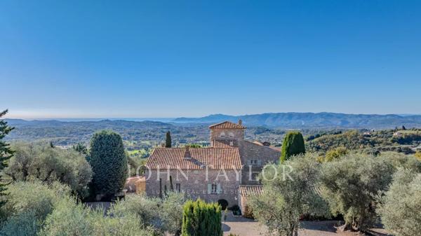 Ancien monastère avec magnifique vue panoramique collines et mer