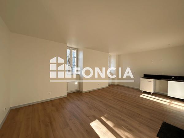 Location Appartement 12 pièces 44.37 m² - Guingamp 22200