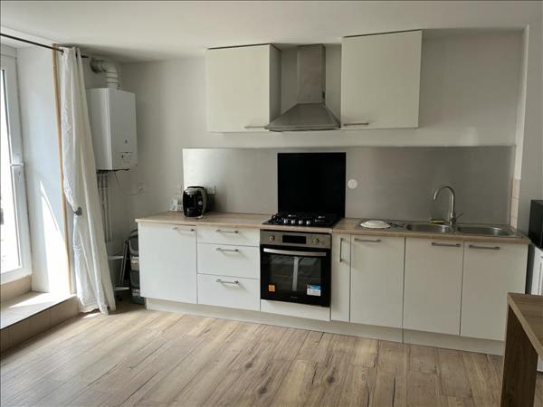 Appartement à louer 585 € CC ANGOULEME 2 p 35 m² DPE D