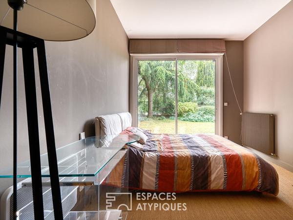 La maison d’architecte avec piscine intérieure au bord du lac