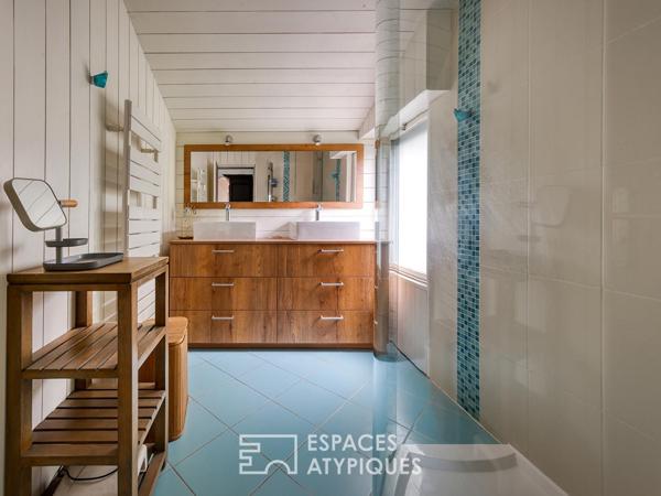 La maison d’architecte avec piscine intérieure au bord du lac