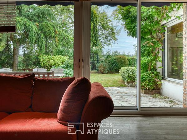 La maison d’architecte avec piscine intérieure au bord du lac