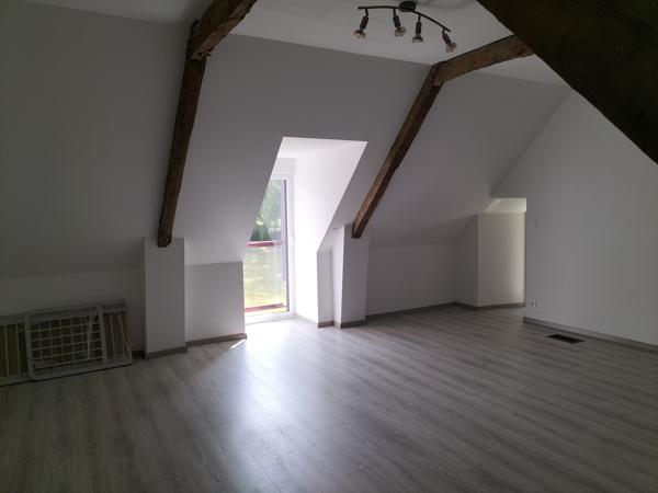 Janzé (35150) Grande maison en pierres de 300 m² avec terrain, hangar – Parfaite pour une grande famille ou un projet multi-