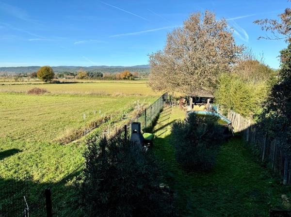 Maison mitoyenne avec terrain, terrasses et garage