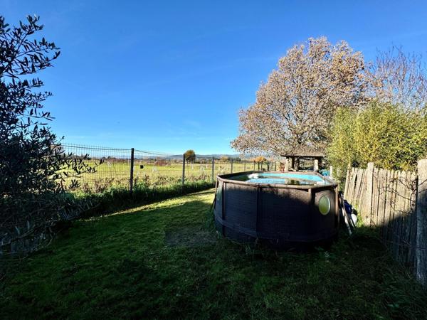 Maison mitoyenne avec terrain, terrasses et garage