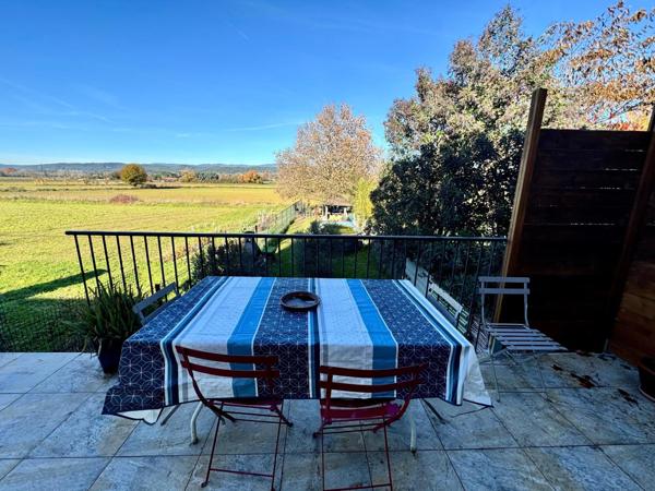 Maison mitoyenne avec terrain, terrasses et garage