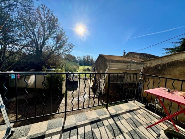 Maison mitoyenne avec terrain, terrasses et garage