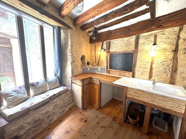 Maison de village de caractère, cour, véranda, dans un village de charme avec toute commodités Fanjeaux (11270)