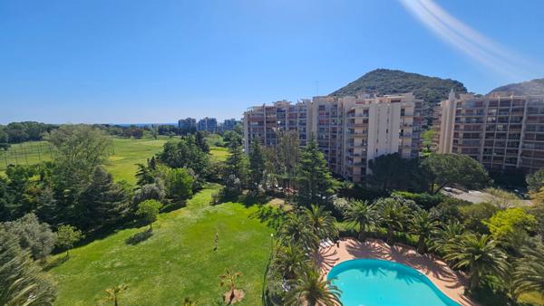 VUE MER ! La plage à pied ! 2/3 p. avec terrasse 14 m² au calme, PK S/SOL