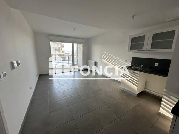 Location Appartement 2 pièces 41.12 m² - 7 RUE PIERRE GUIRAL Marseille 13003