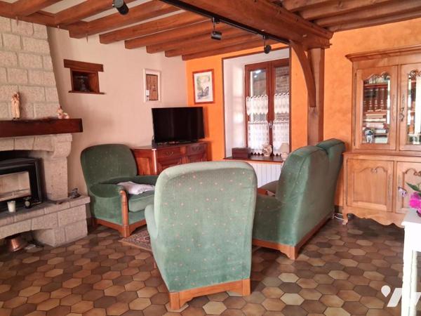 MAISON DE TROIS CHAMBRES sur terrain de 1511 m² - Garage. 