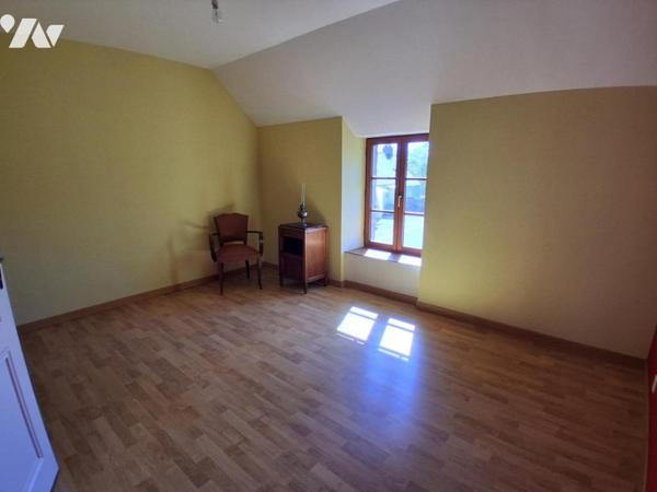 MAISON DE TROIS CHAMBRES sur terrain de 1511 m² - Garage. 