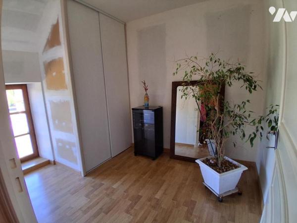 MAISON DE TROIS CHAMBRES sur terrain de 1511 m² - Garage. 