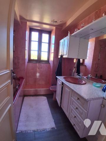 MAISON DE TROIS CHAMBRES sur terrain de 1511 m² - Garage. 