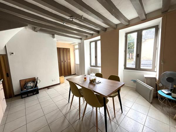 Maison de ville avec terrain + studio loué