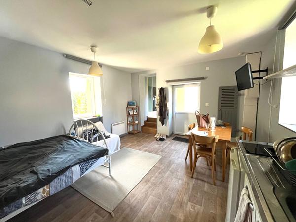 Maison de ville avec terrain + studio loué