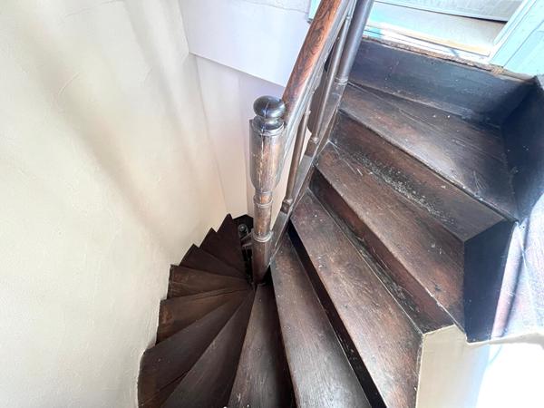 Maison de ville avec terrain + studio loué