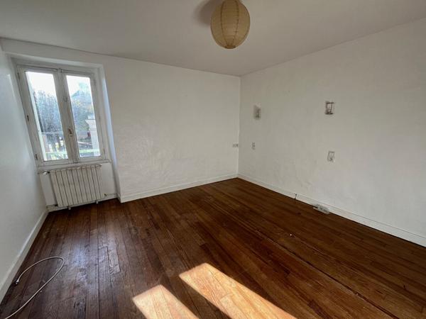 Maison de ville avec terrain + studio loué