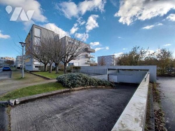 RENNES. Quartier POTERIE. Dans résidence "Le Toffoli", appartement de type 2 de 42.99 m2 situé ...