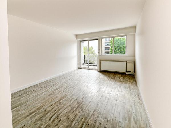 Studio au calme avec balcon et vue jardin