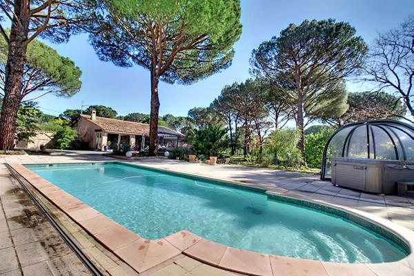 Maison 140 m² avec piscine, pool house et double garage .