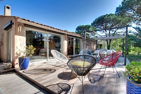 Maison 140 m² avec piscine, pool house et double garage .