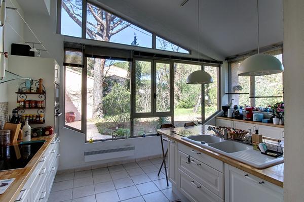 Maison 140 m² avec piscine, pool house et double garage .