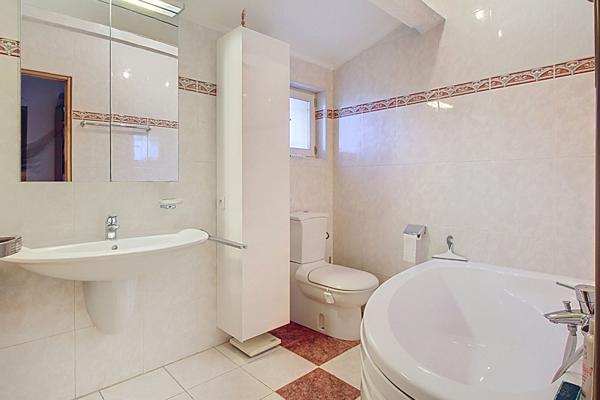 Maison 140 m² avec piscine, pool house et double garage .