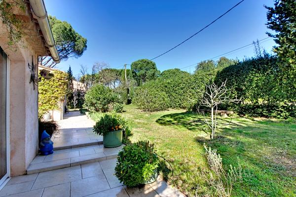 Maison 140 m² avec piscine, pool house et double garage .