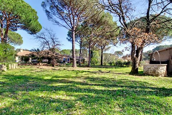 Maison 140 m² avec piscine, pool house et double garage .