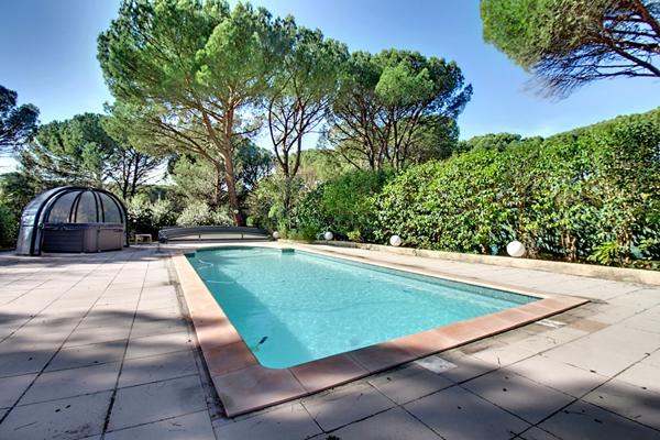 Maison 140 m² avec piscine, pool house et double garage .