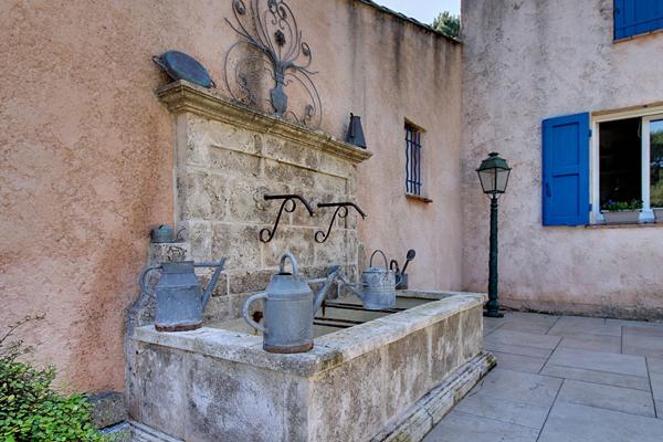 Maison 140 m² avec piscine, pool house et double garage .