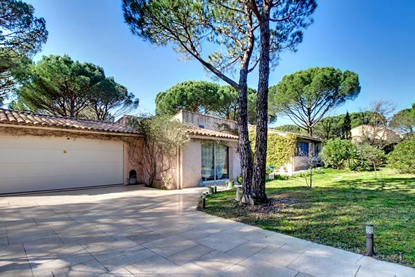 Maison 140 m² avec piscine, pool house et double garage .