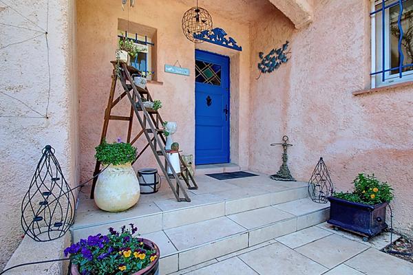 Maison 140 m² avec piscine, pool house et double garage .