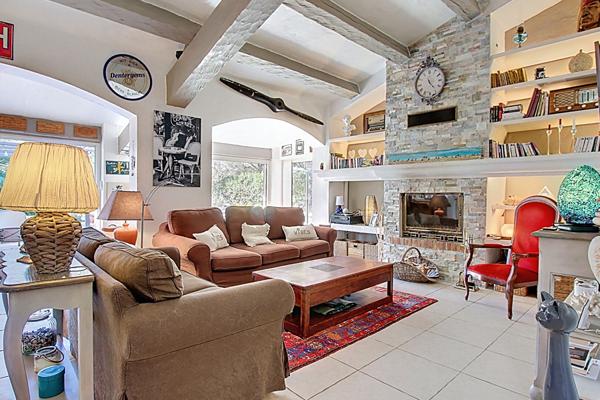 Maison 140 m² avec piscine, pool house et double garage .